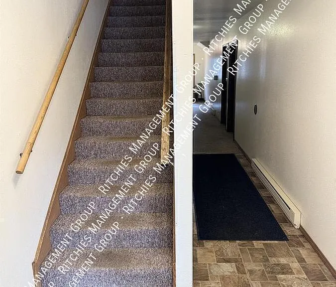 302 Balsam St #B — Photo 8