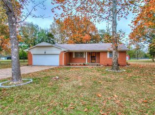 2100 Maxey Dr, Harrah, OK 73045