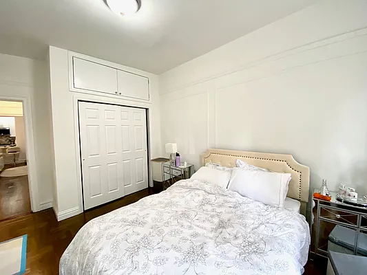 Rented by Douglas Elliman | media 8