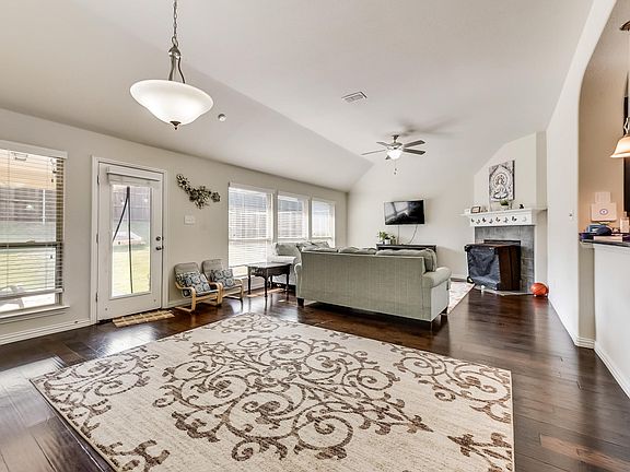 4th image of 416 Parkhaven Dr