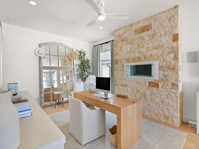 3306 Marcus Ave — Photo 22