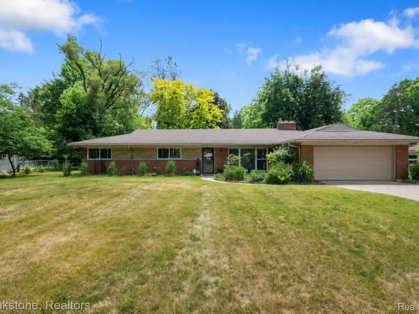 26095 Rangemore St, Southfield, MI 48033