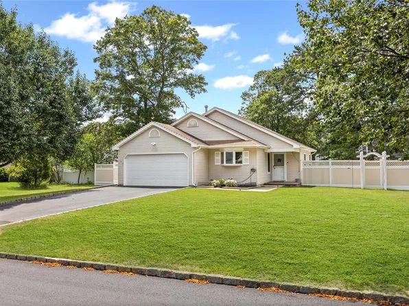 12 Nicole Lane, Coram, NY 11727