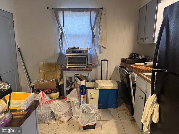 3rd image of 525 Newfield Rd
