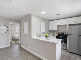 308 SW 14th St, Fort Lauderdale, FL