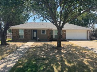 9 W Sharon Dr, Krum, TX 76249