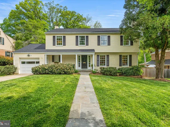 904 Emerald Dr, Alexandria, VA 22308