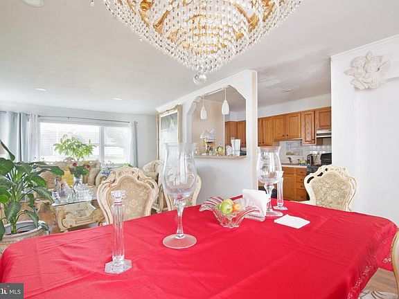 4th image of 7 Gainor Rd