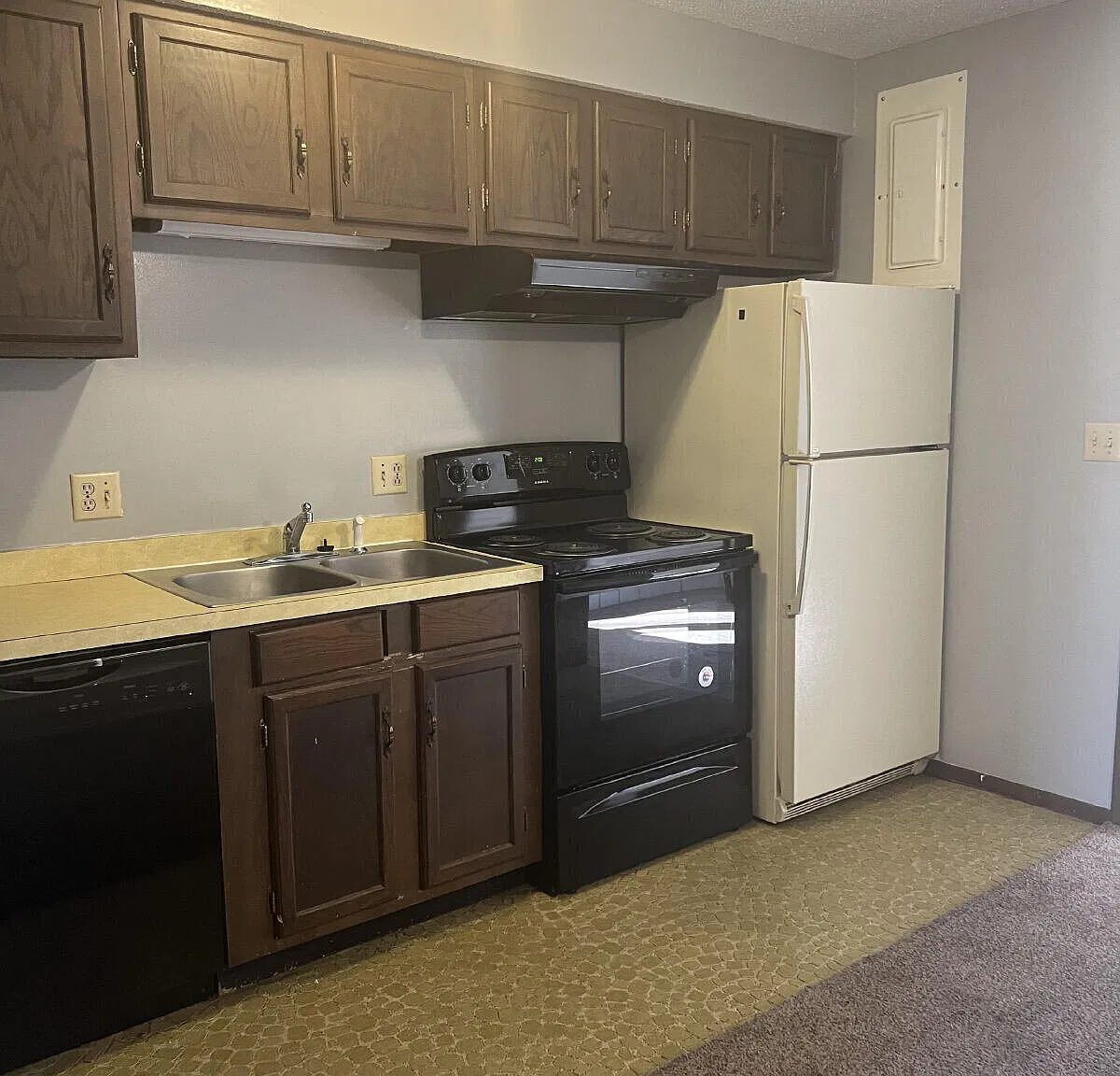 2BD/1.5BA Pet-Friendly Apartment in Cape Girardeau, MO — Photo 2