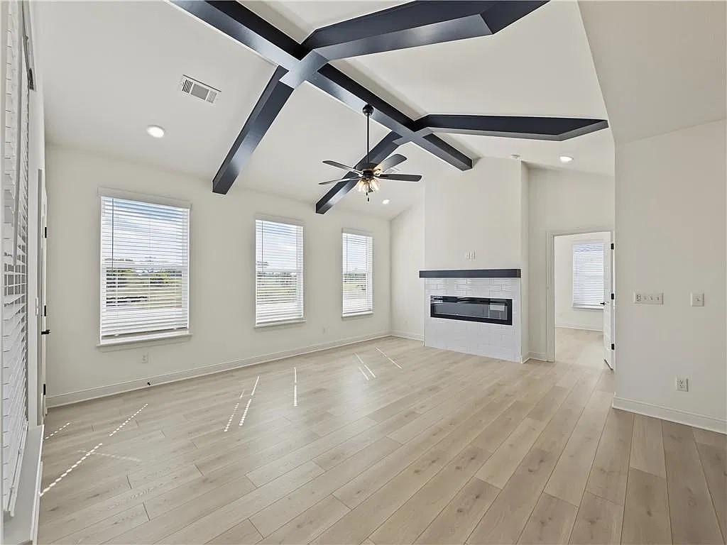 3 bed, 1780 sqft, $1,950 — Photo 3