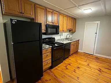 4 bed, 2500 sqft, $2,995 — Photo 4