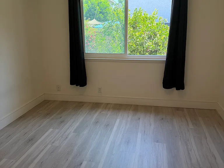 24561 Tonia Ave — Photo 7