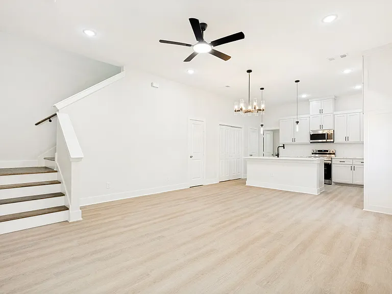 8011 Doreen Ave — Photo 2