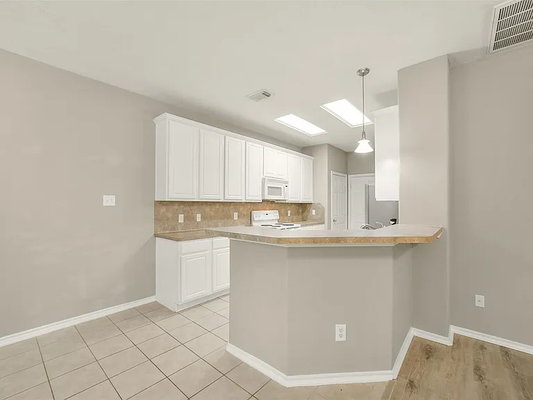 171 N Burberry Park Cir — Photo 6