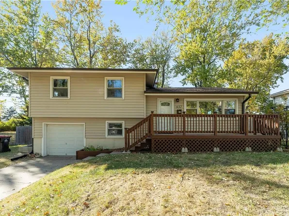 632 NW Village Dr, Lees Summit, MO 64063