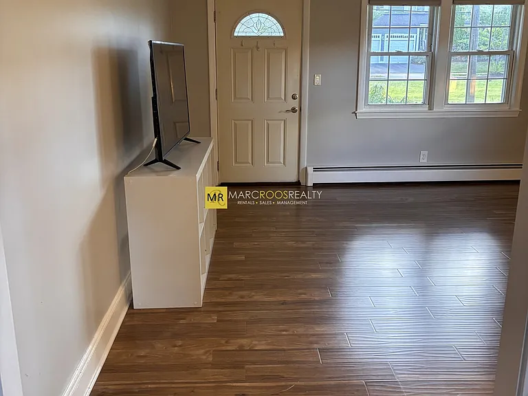 592 Saw Mill Brook Pkwy #1 — Photo 2
