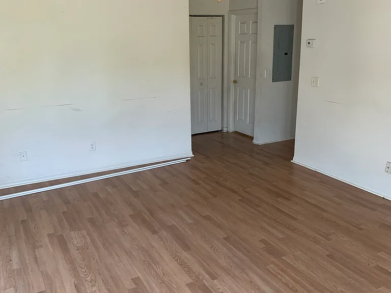 205 8th St NE — Photo 4