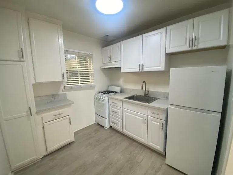 Cherokee Apartments — Photo 36