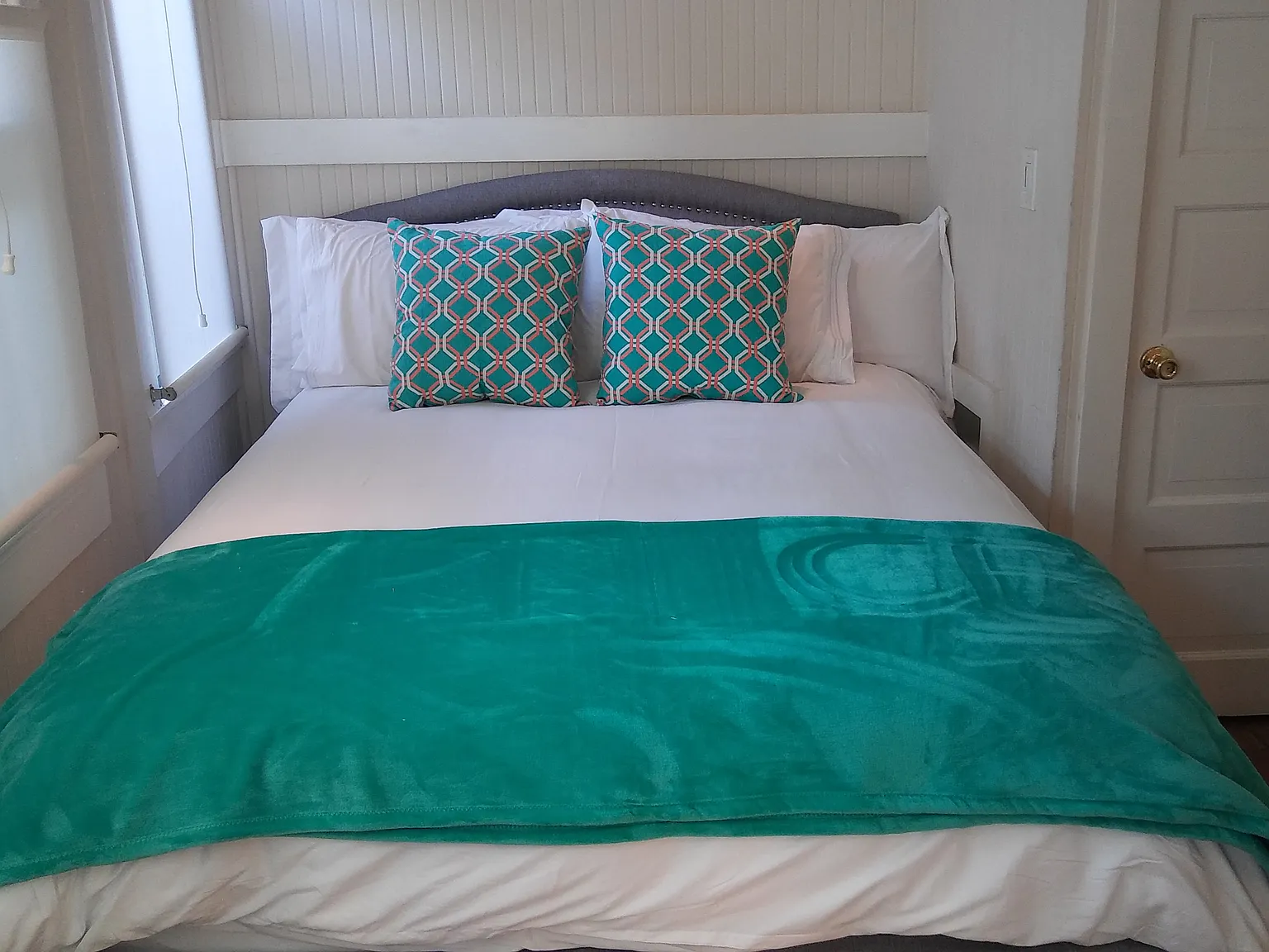 2 bed, 750 sqft, $3,600 — Photo 3