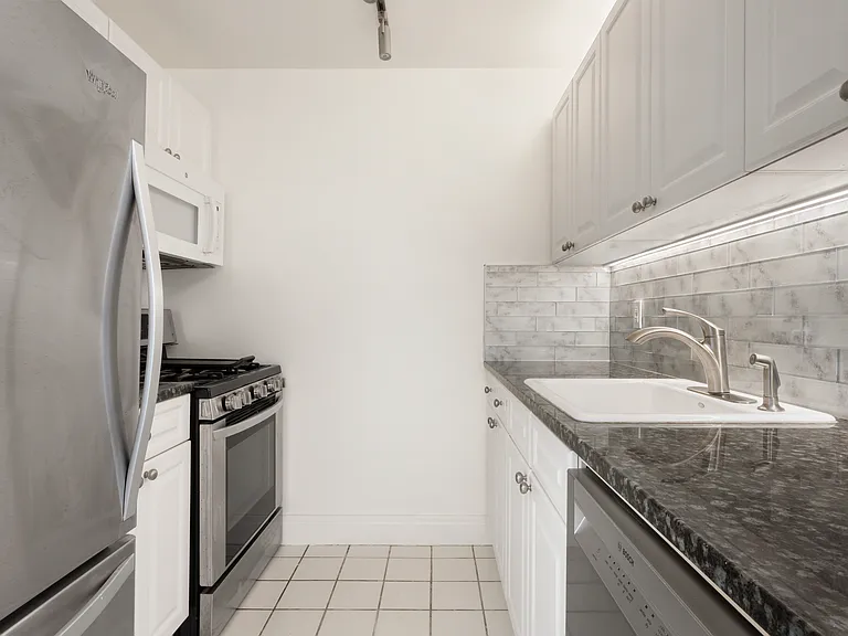 404 E 76th St #4M — Photo 7