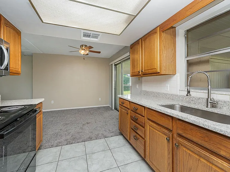 608 E Sacre Coeur Dr — Photo 5