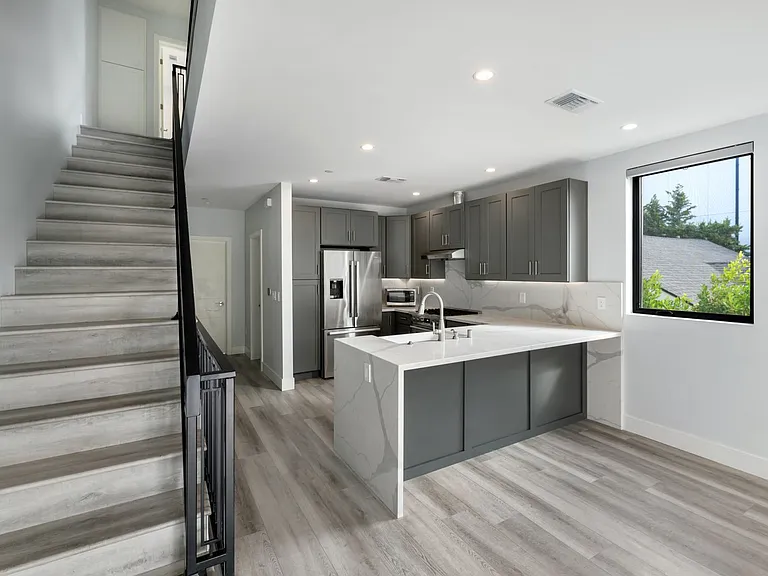 4815 Elmwood Ave — Photo 20
