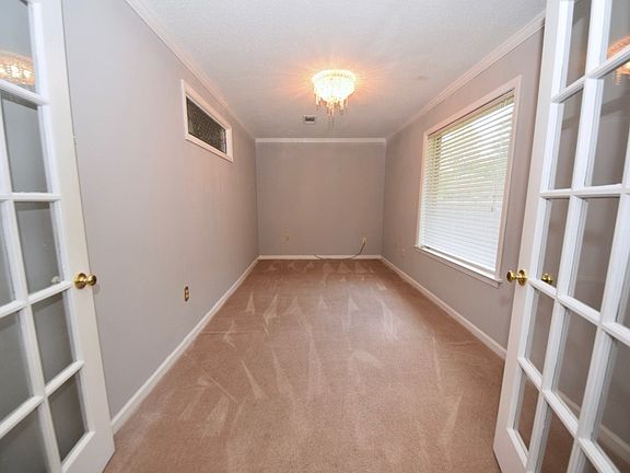 3rd image of 4048 N Lake Forest Dr