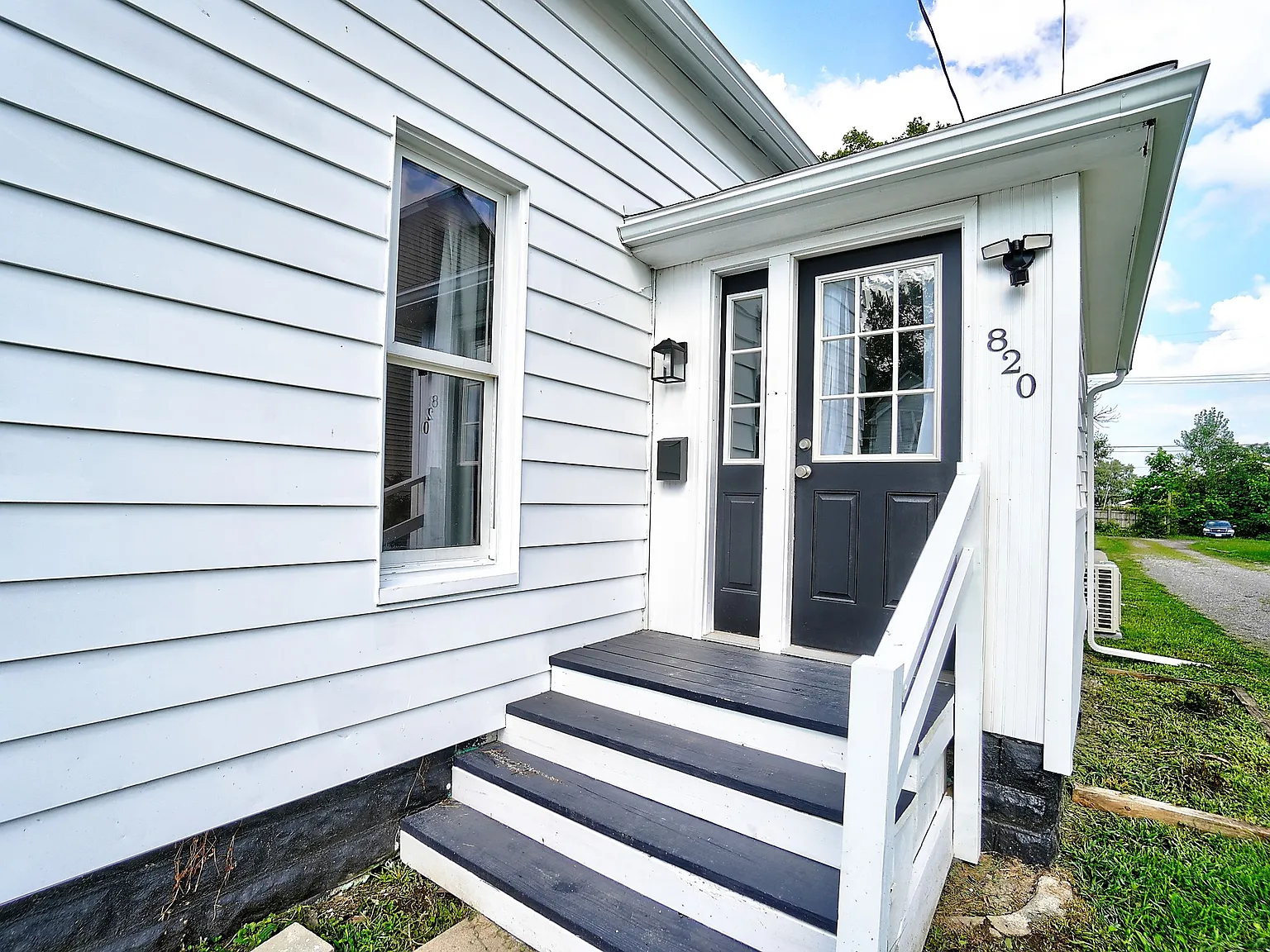 3 bed, 1.0 bath, 1700 sqft, $1,950 — Photo 3