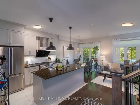 2 Queen Mary Ct, Vaughan, ON L4L 0H9