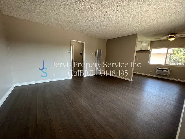 4550-4600 Santa Ana — Photo 3