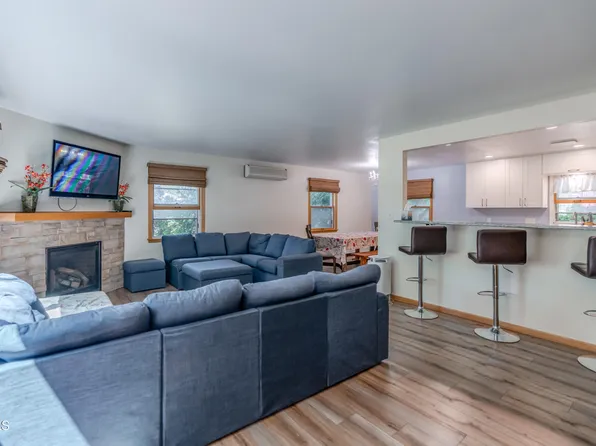 2012 Hanaford Ave, Bismarck, ND 58501
