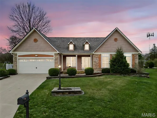 4 Haywood Ct, Saint Charles, MO 63303