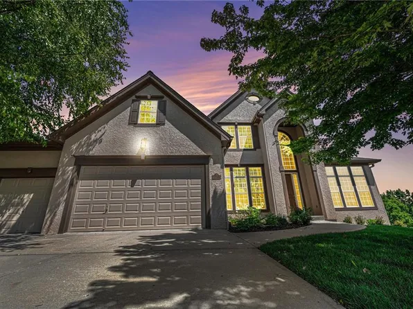 6055 Vardon Dr, Parkville, MO 64152