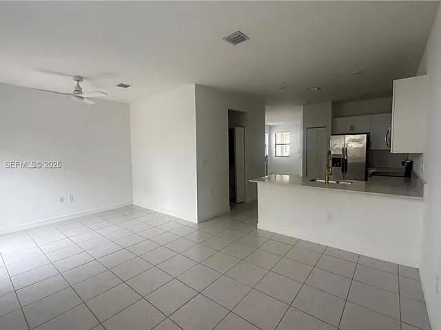 4 bed, 2.5 bath, 1820 sqft, $3,400 — Photo 4