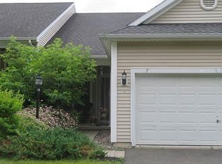 7 Rockrose Dr, East Greenbush, NY 12061