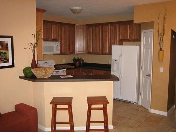 Large kitchen with lot of cabinets