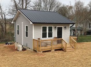 1050 W Main St, Graham, NC 27253