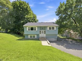 20 S Hillside Dr, Mount Olive Twp., NJ 07828