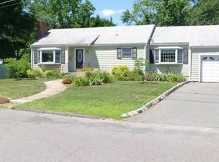33 Herrick Rd, Peabody, MA 01960