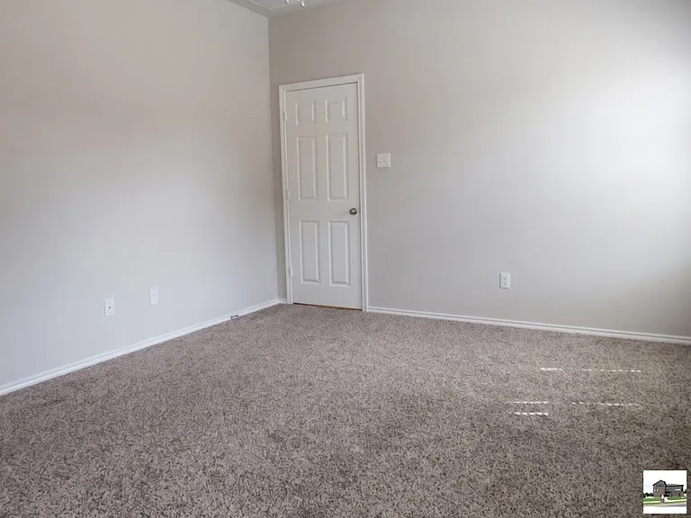 1210 Lindsey Dr — Photo 11