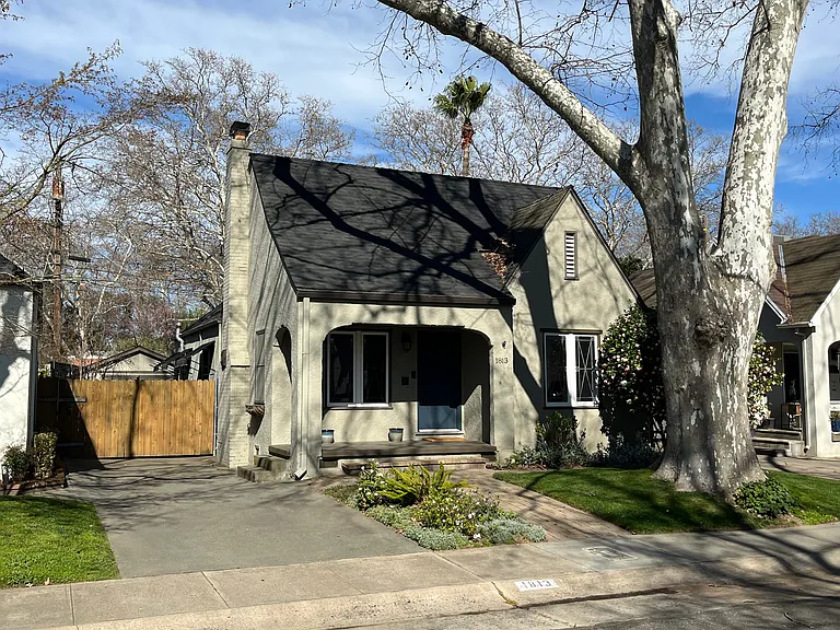 1813 Larkin Way — Photo 1