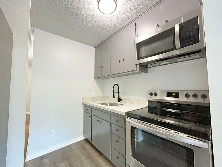 The Willis Apartments — Photo 58