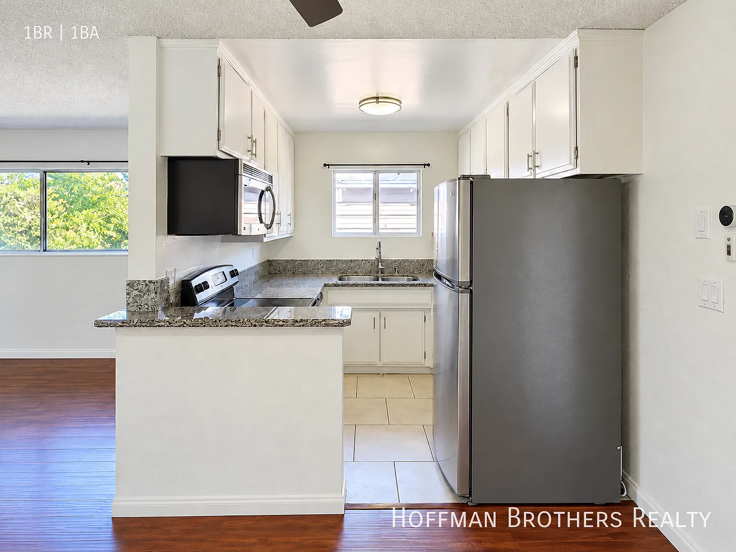 Renovated 1 Bedroom in Walkable West LA with Parking and On-Site Laundry!! — Photo 2