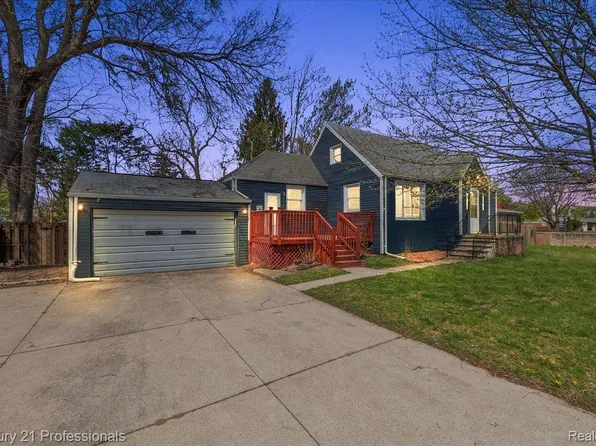 28961 Palomino Dr, Warren, MI 48093
