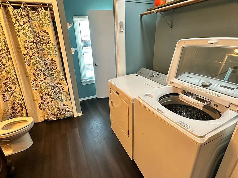 323 W Myrtle St — Photo 18