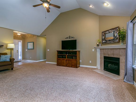 3rd image of 700 Colley St