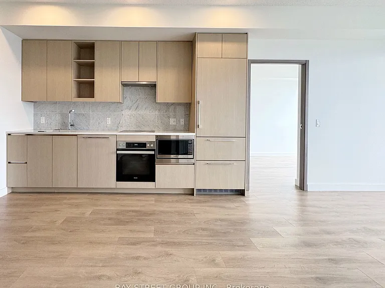 85 McMahon Dr #3605 — Photo 1