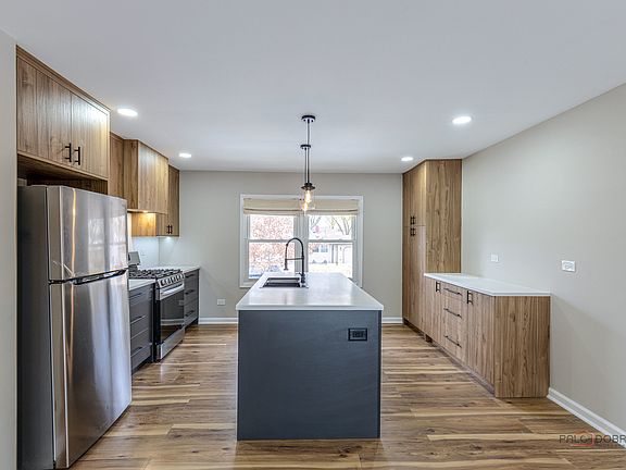 4th image of 1096 Beechwood Rd