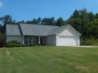202 Beacon Dr, Maysville, GA 30558