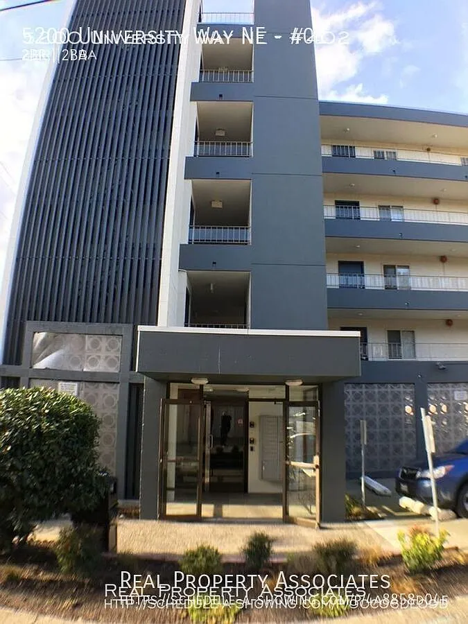 *City Views* -2b/2b Large Corner & Bright Apt In The University District - Avail 10/16/26 - Unive... — Photo 1